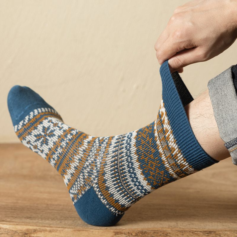 Autumn and winter retro cotton men's geometric jacquard socks - Image 3