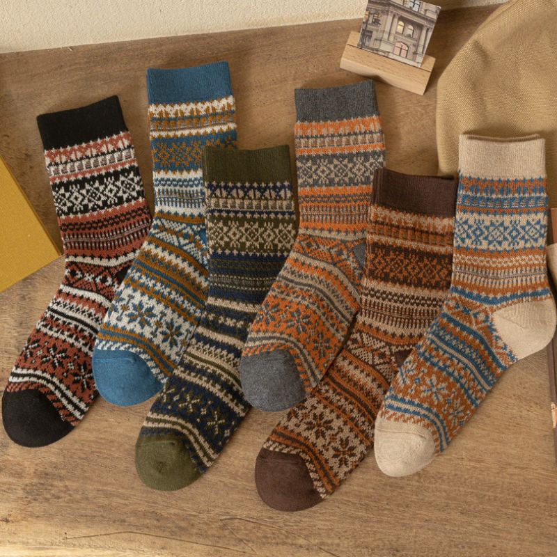 Autumn and winter retro cotton men's geometric jacquard socks - Image 4