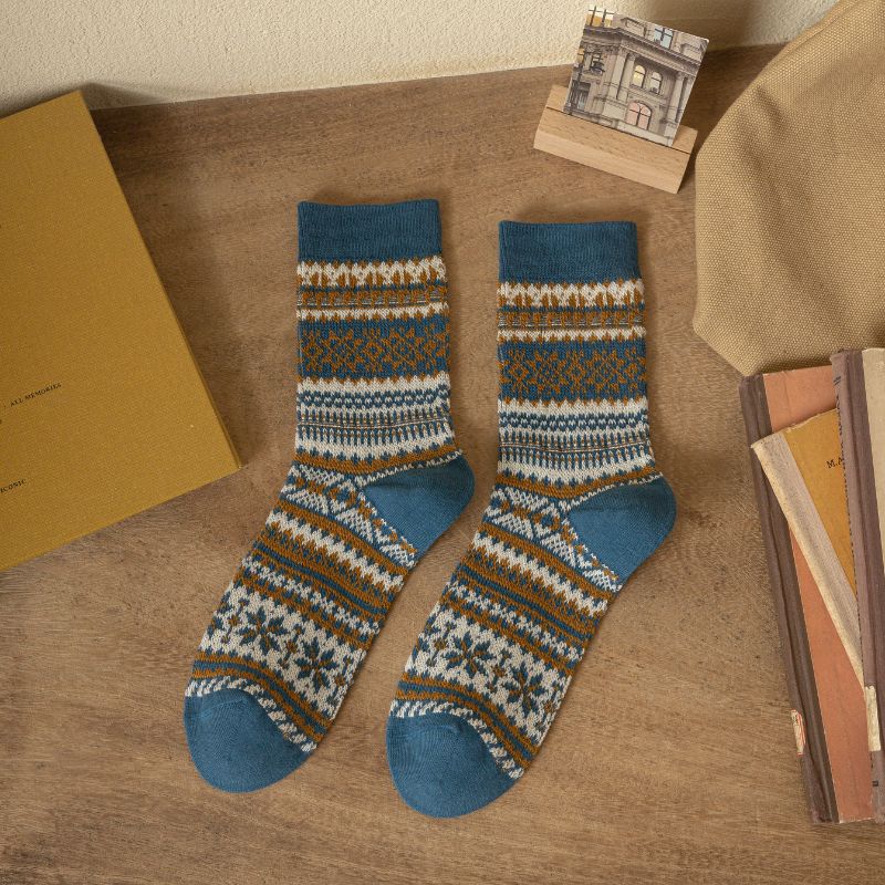Autumn and winter retro cotton men's geometric jacquard socks - Image 7