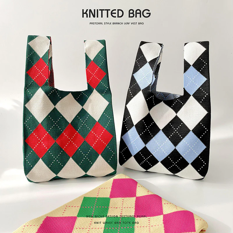 Contrast color diamond knitted shoulder handbag - Image 3
