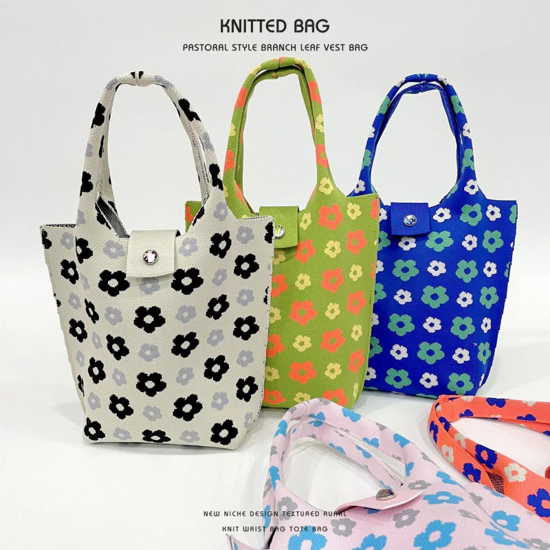 Flower knitted shoulder bag - Image 4