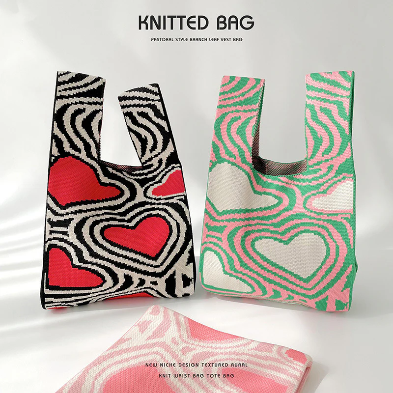 Knitted contrast heart shoulder handbag - Image 3