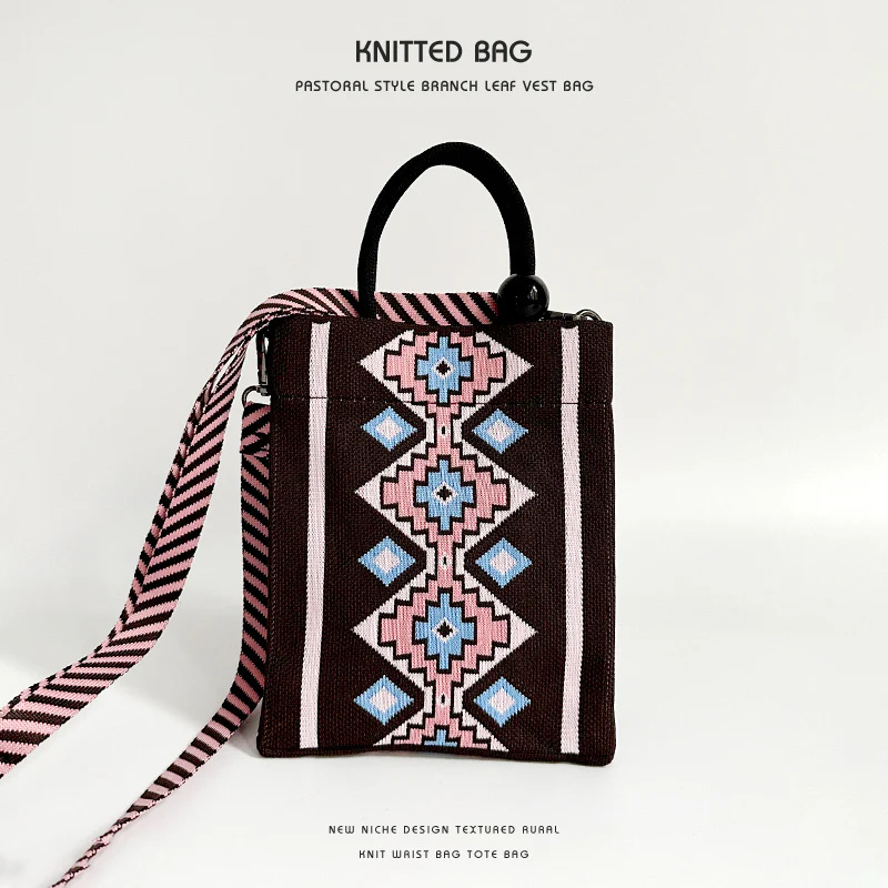Luxurious patterned shoulder and crossbody knitted bag - Image 13