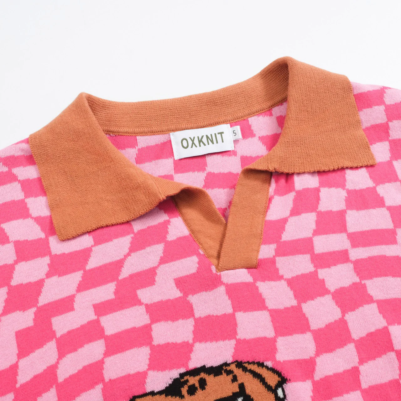Men's Retro Knit Polo – Vintage Pink Checkerboard with Leopard Graphic - Image 3