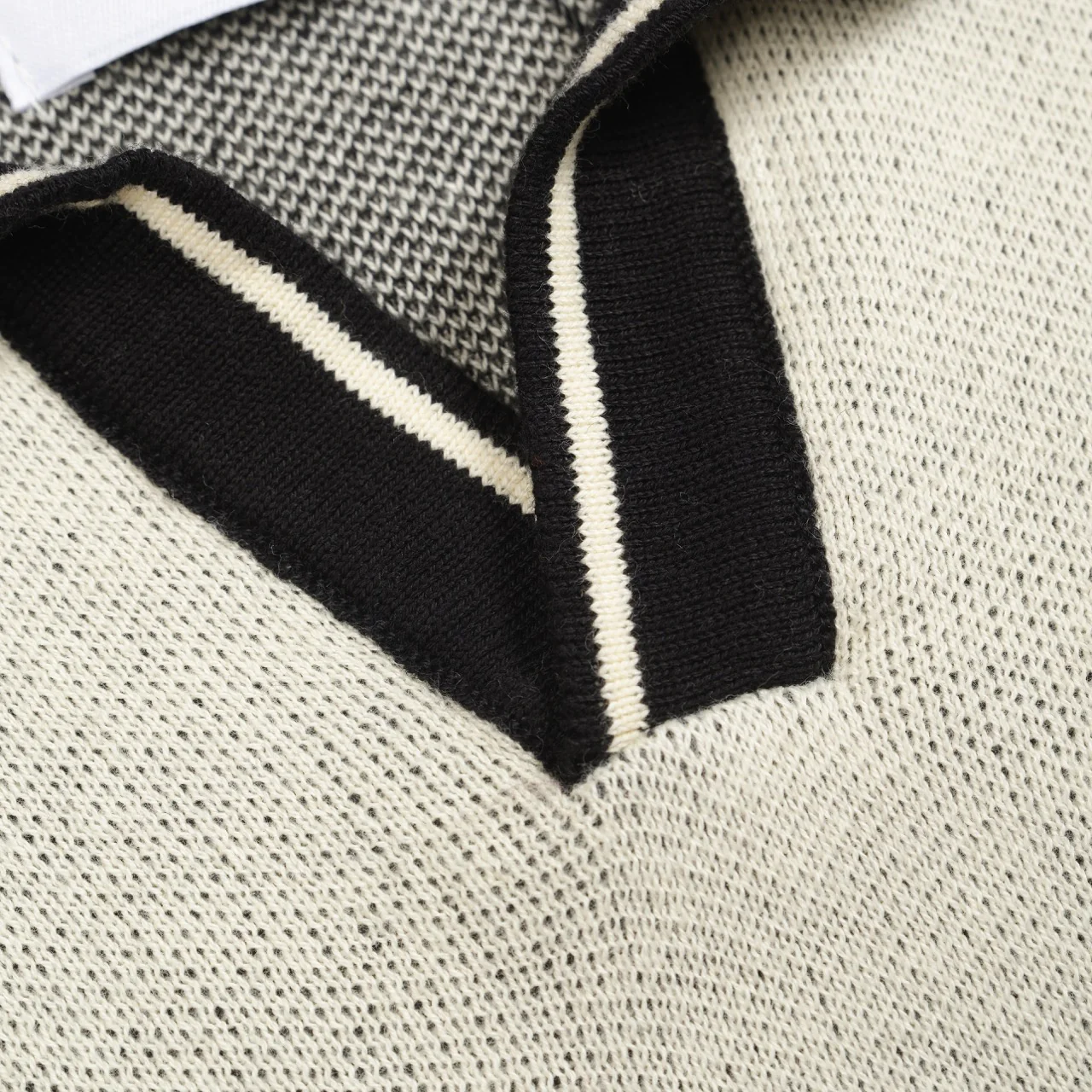 Men's beige font "89" jacquard V-neck polo shirt - Image 5