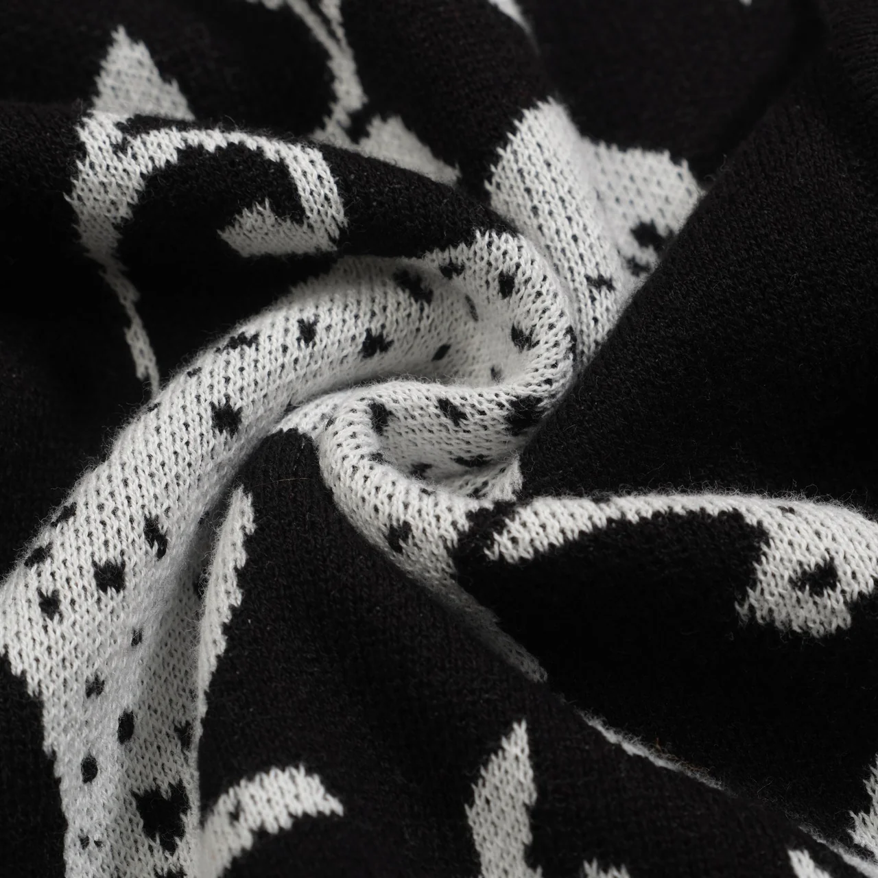Men's black animal jacquard vintage knit look cardigan - Image 9