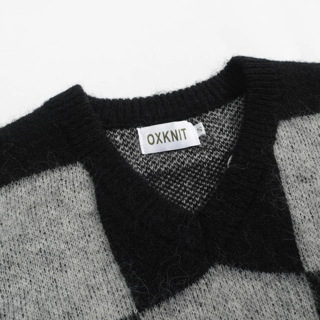 Men's black checkered plush knitted sweater - Image 4