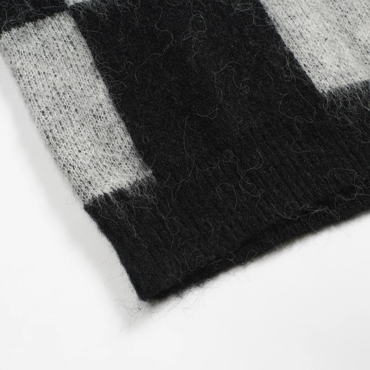 Men's black checkered plush knitted sweater - Image 5