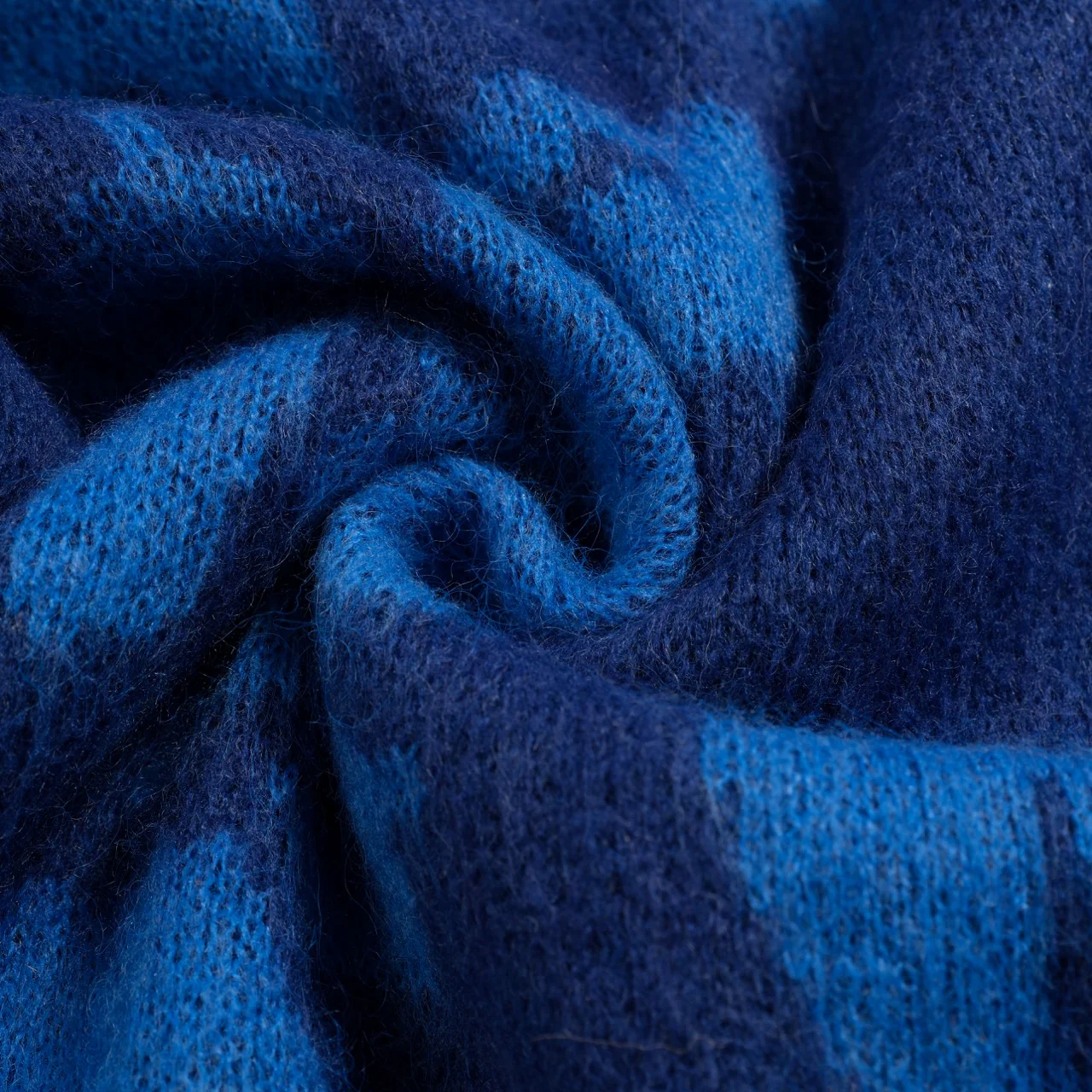 Men's blue floral jacquard plush vintage sweater - Image 10