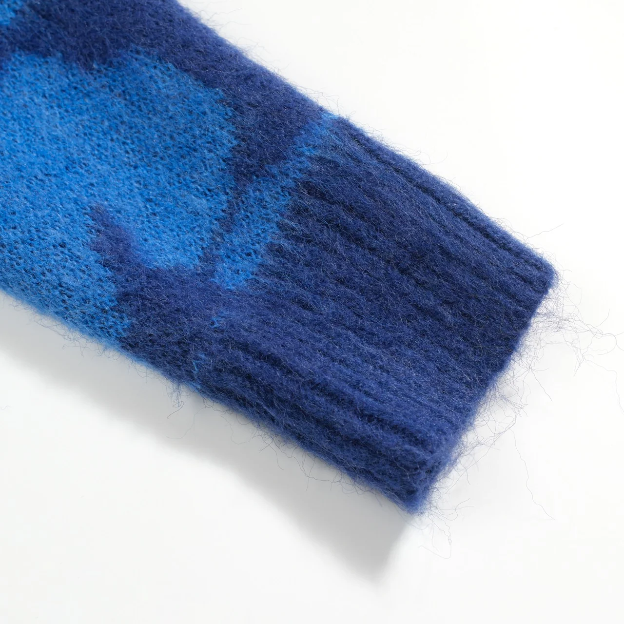 Men's blue floral jacquard plush vintage sweater - Image 5