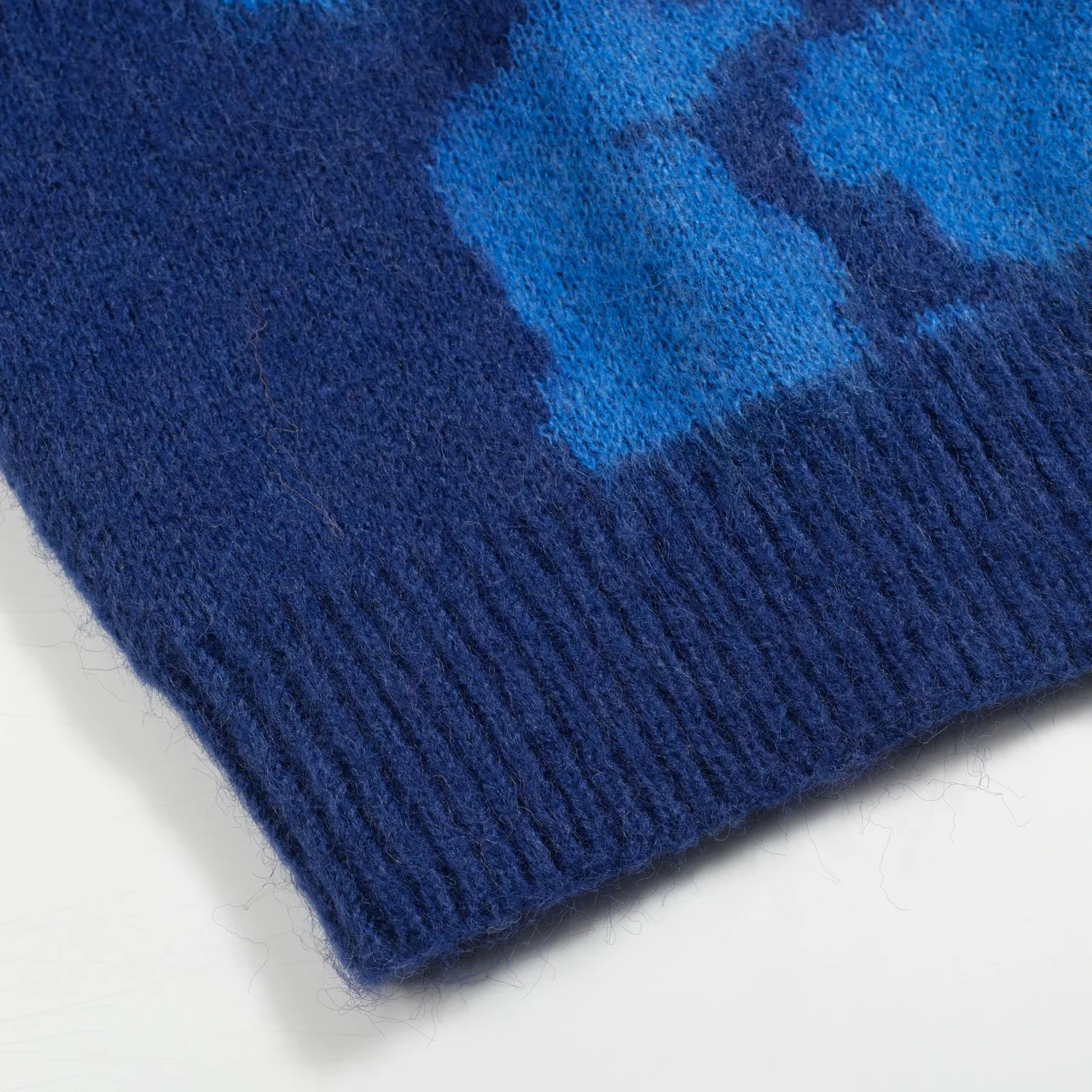Men's blue floral jacquard plush vintage sweater - Image 7
