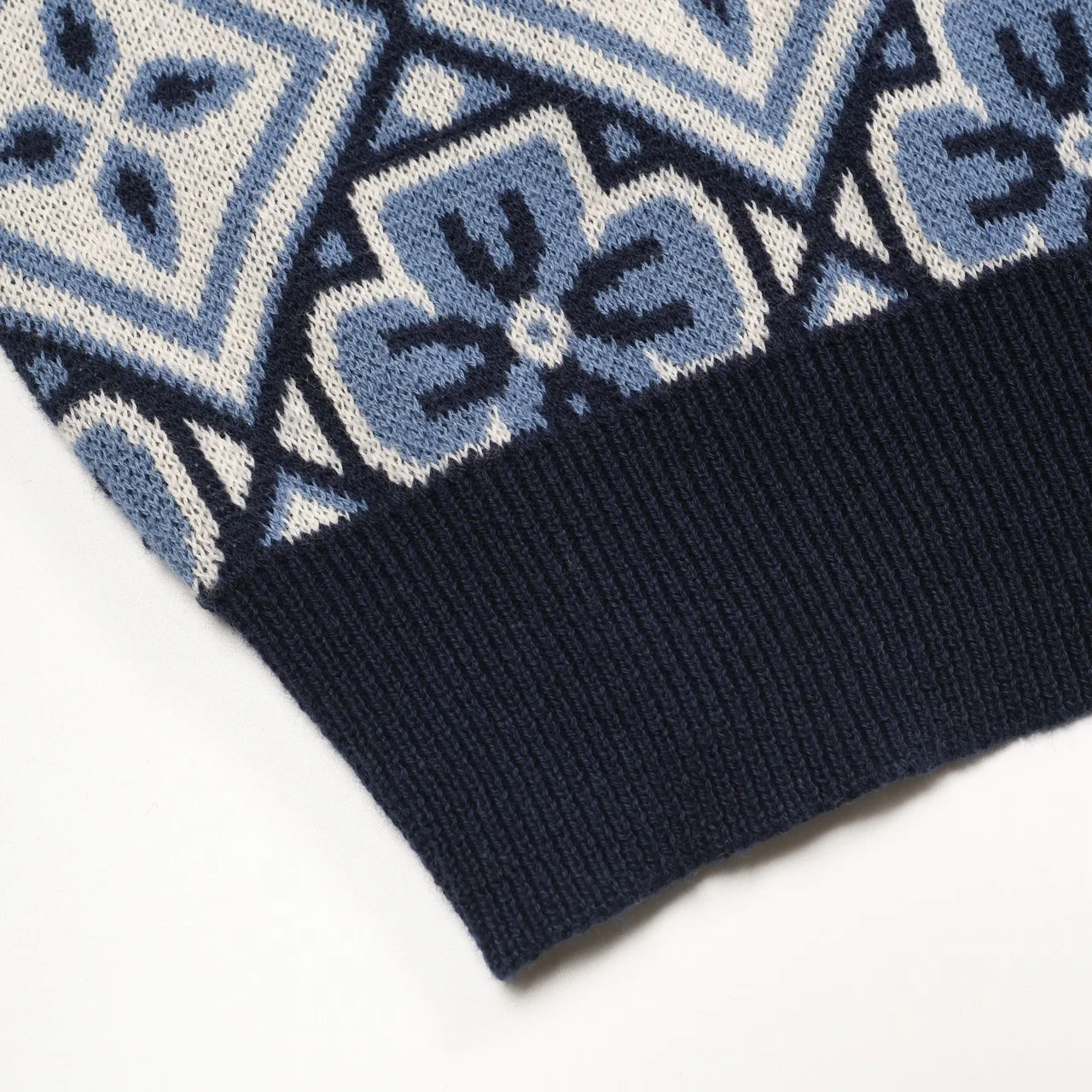 Men's dark blue 1960s V-neck knitted polo - Image 6