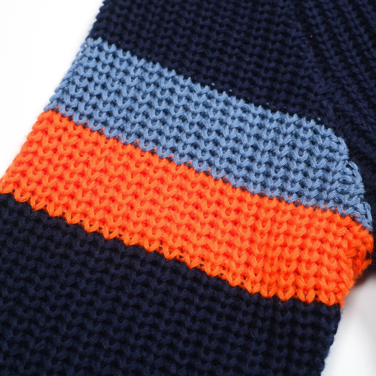 Men's dark blue casual retro V-neck knitwear - Image 2