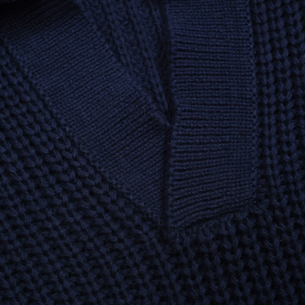 Men's dark blue casual retro V-neck knitwear - Image 5