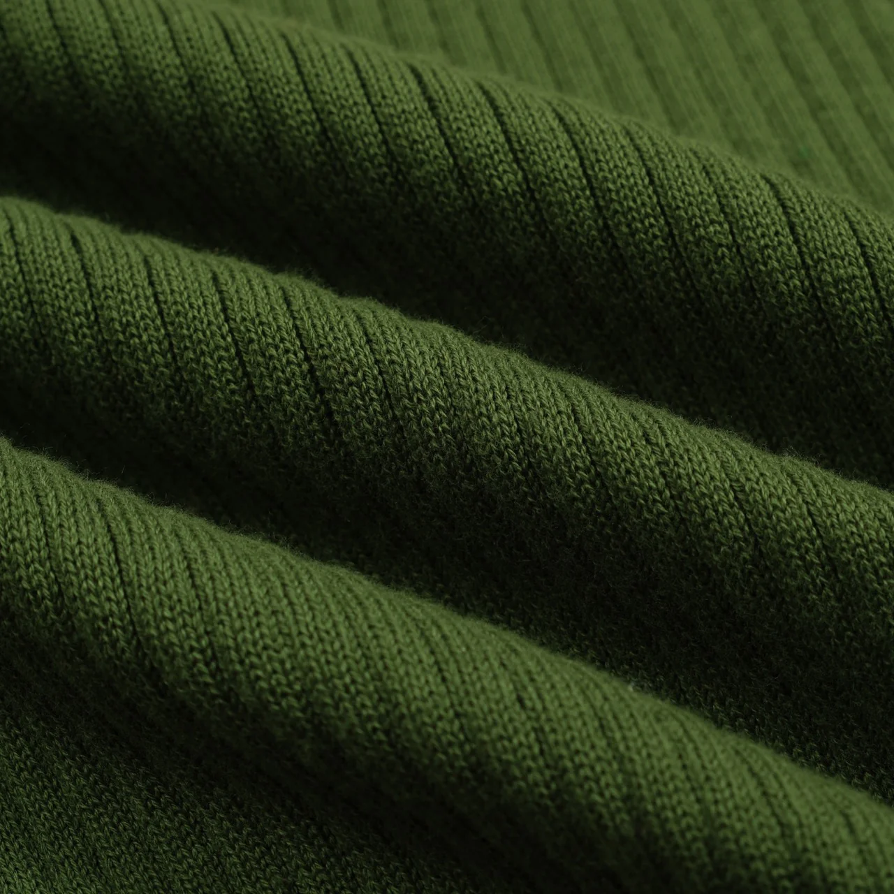 Men's green vertical pit bar vintage knitted polo shirt - Image 2