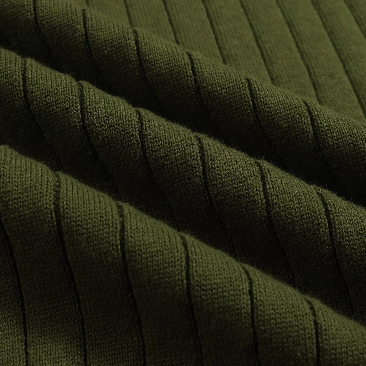 Men's green vintage pothole knit V-neck polo shirt - Image 2