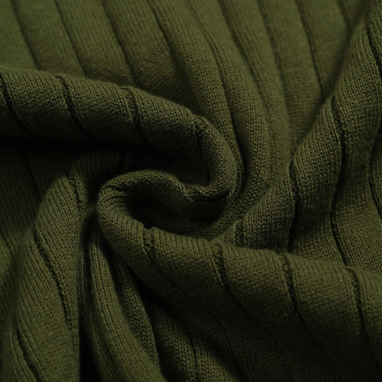 Men's green vintage pothole knit V-neck polo shirt - Image 9