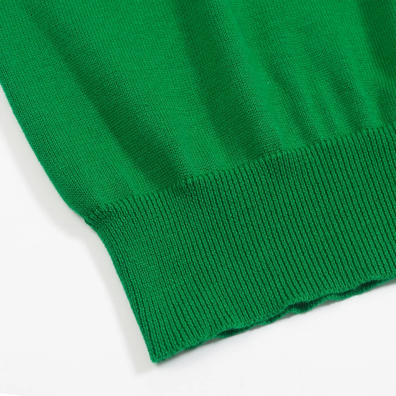 Men's green vintage striped V-neck polo shirt - Image 8