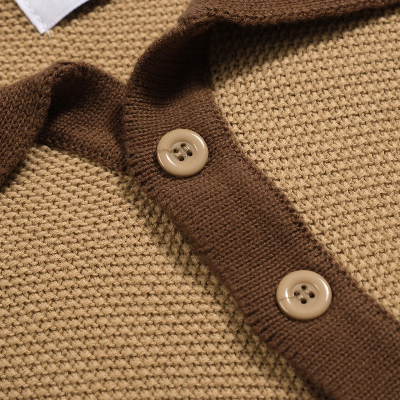 Men's khaki retro texture matching color knitted polo shirt - Image 4