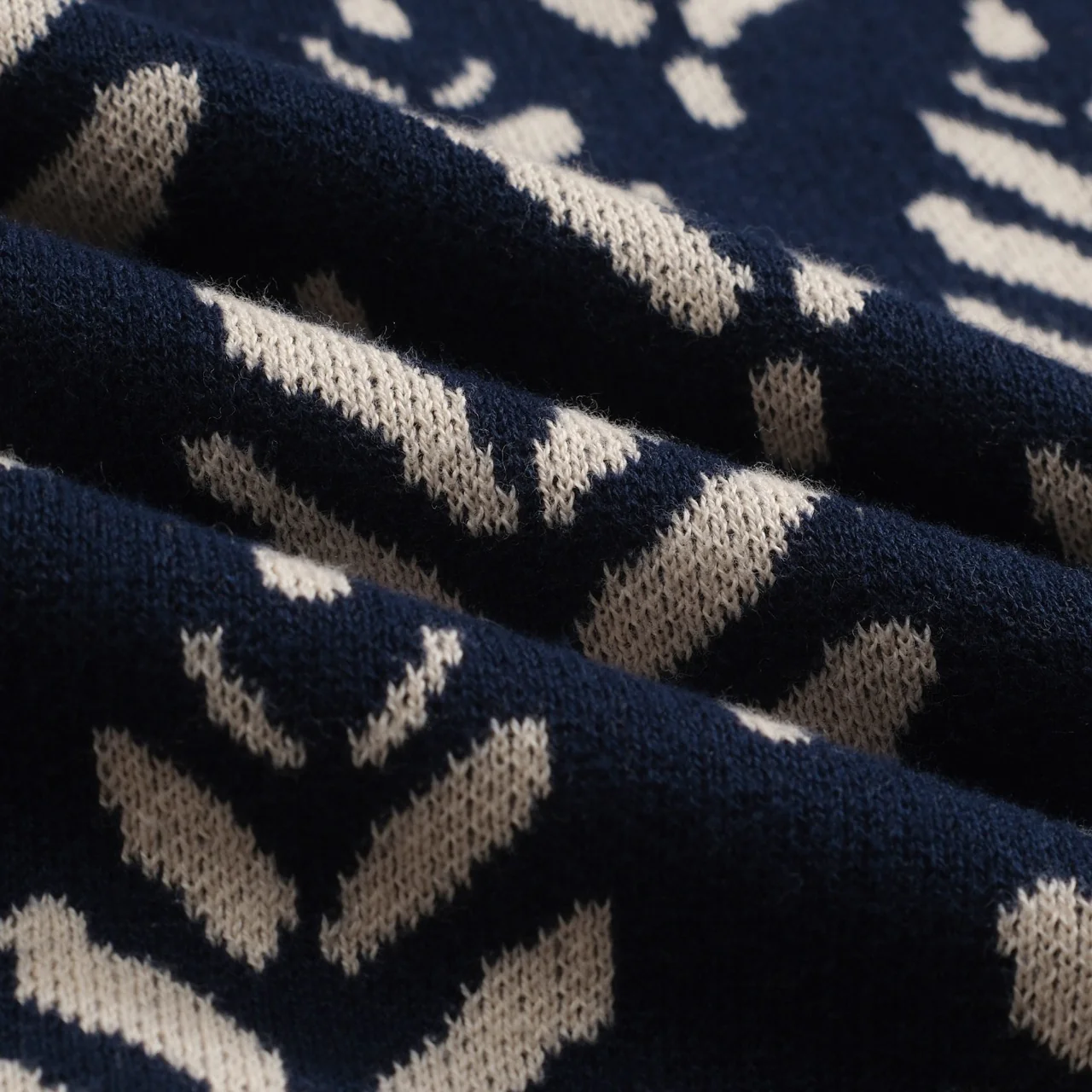 Men's navy 70's jacquard V-neck polo shirt - Image 7
