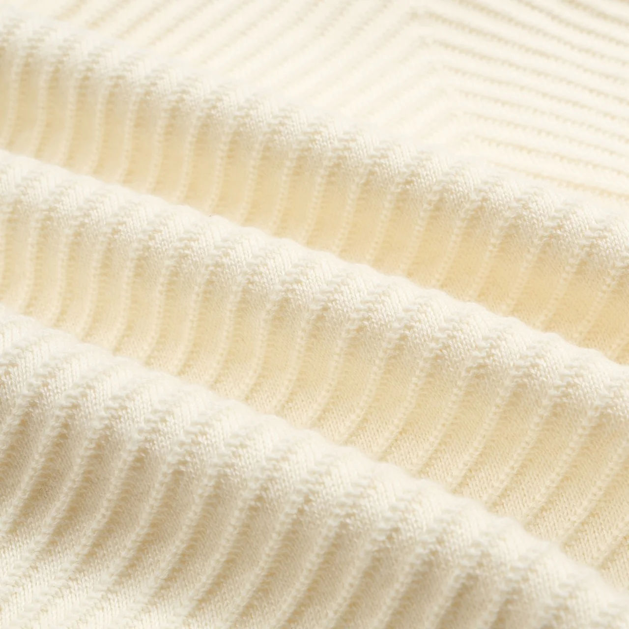 Men's white apricot texture knitted V-neck polo shirt - Image 2