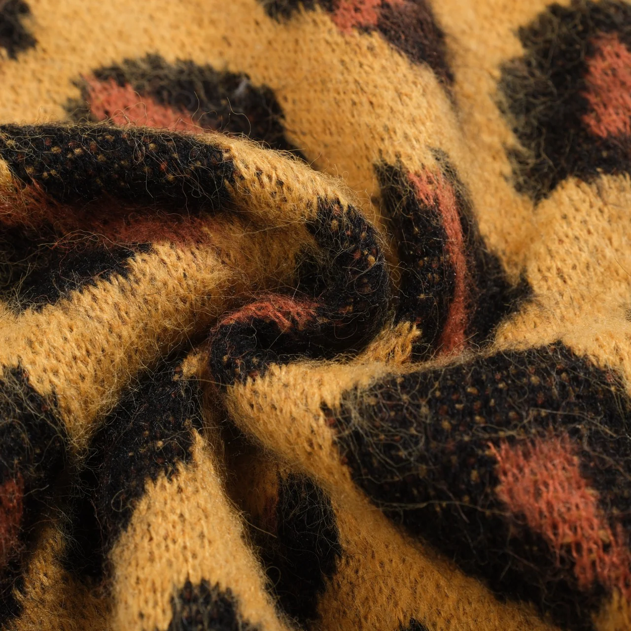 Men's yellow brown leopard print vintage knit sweater - Image 9