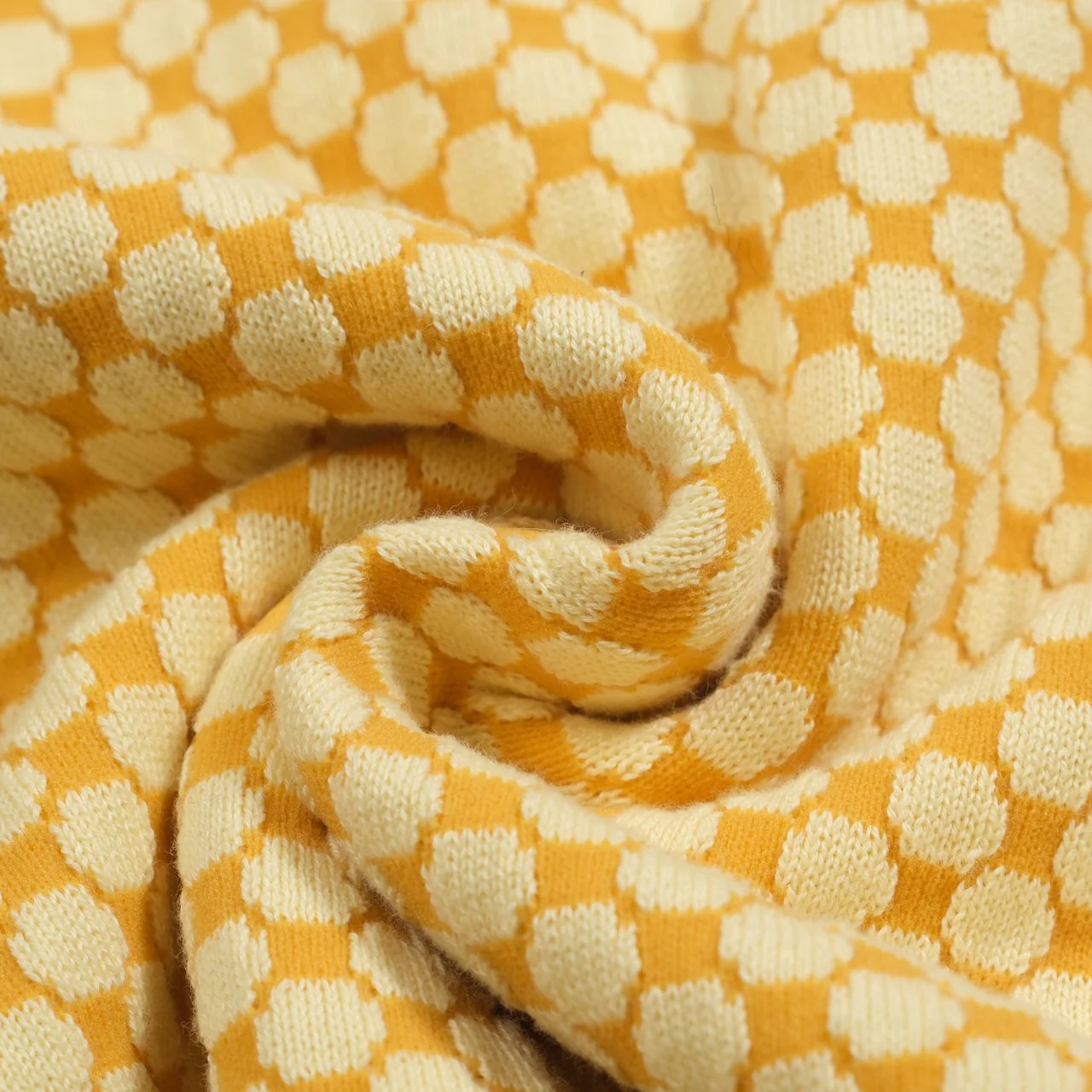 Men's yellow vintage jacquard embroidered knitted T-shirt - Image 9