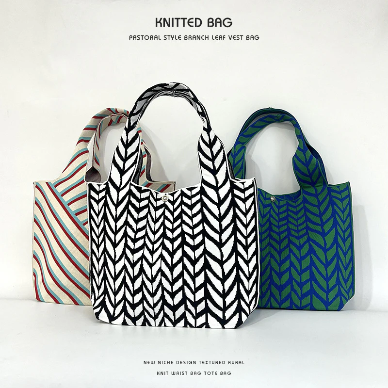 Wheat ear knitted small square handbag - Image 4