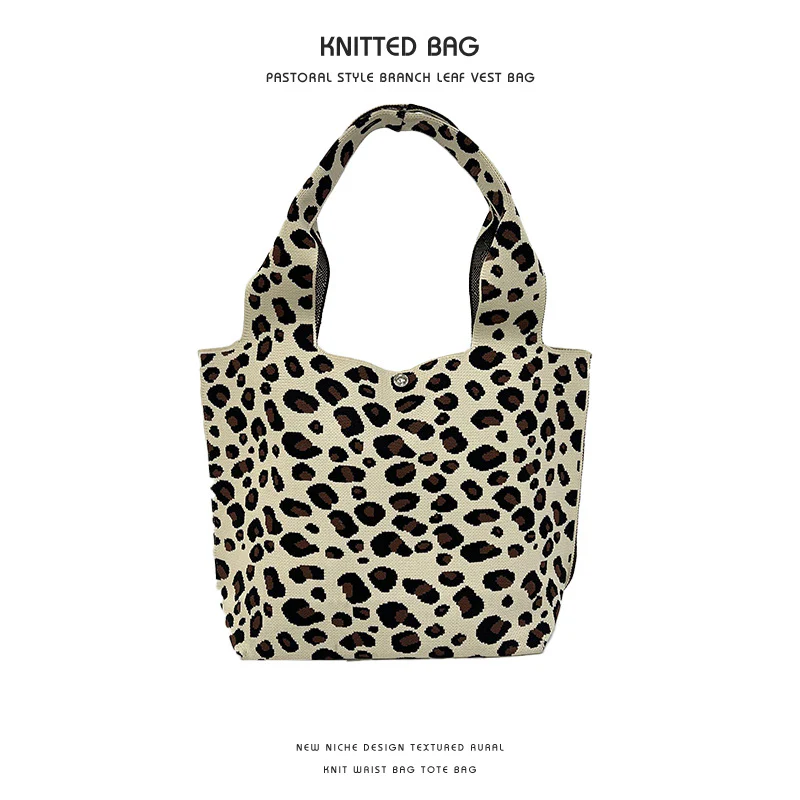 Wheat ear knitted small square handbag - Image 8