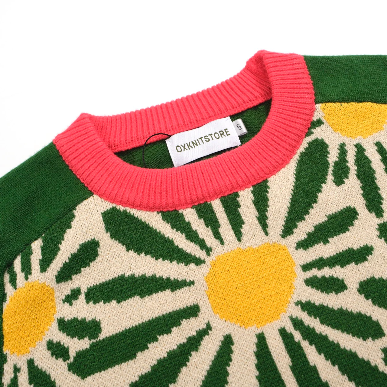 Women’s Retro Daisy Sweater – Bold Floral Knit with Contrast Sleeves - Image 3