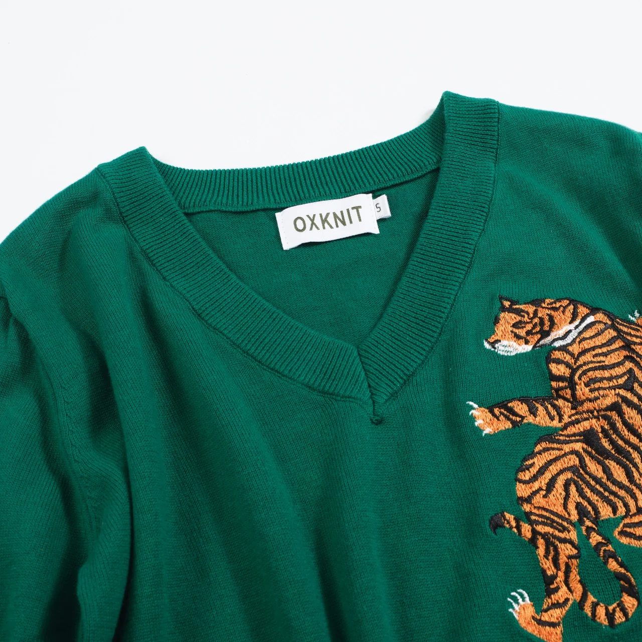Women’s Vintage animal Knit Tee – Green V-Neck Top with Embroidered Detail - Image 8