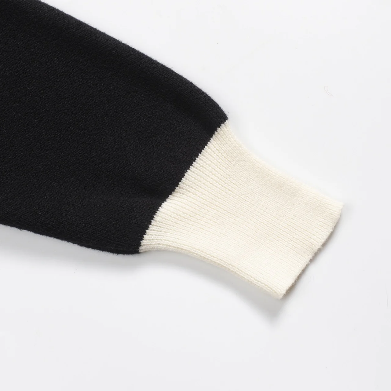 Women's black and white collage cat jacquard vintage knitwear - Image 6