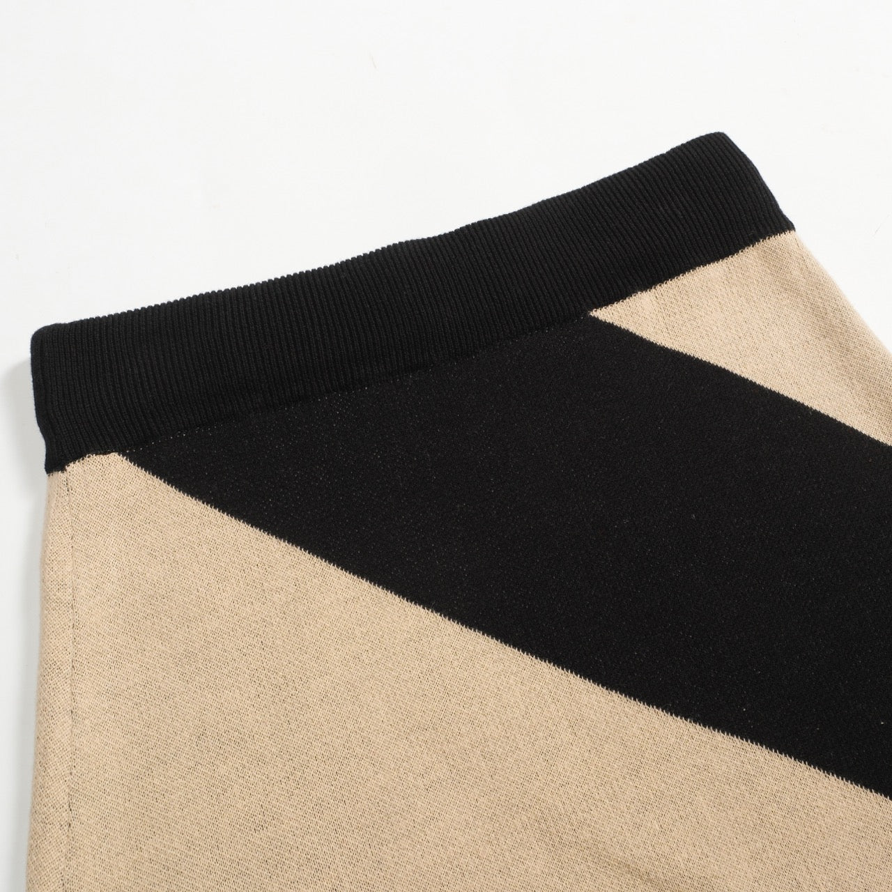 Women's black diagonal stripe jacquard vintage knit skirt - Image 4