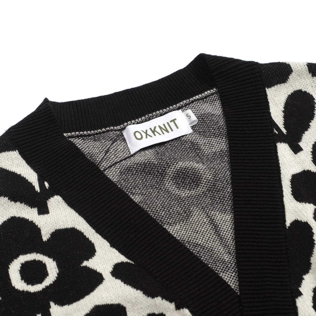 Women's black floral jacquard five-sleeve cardigan - Image 4