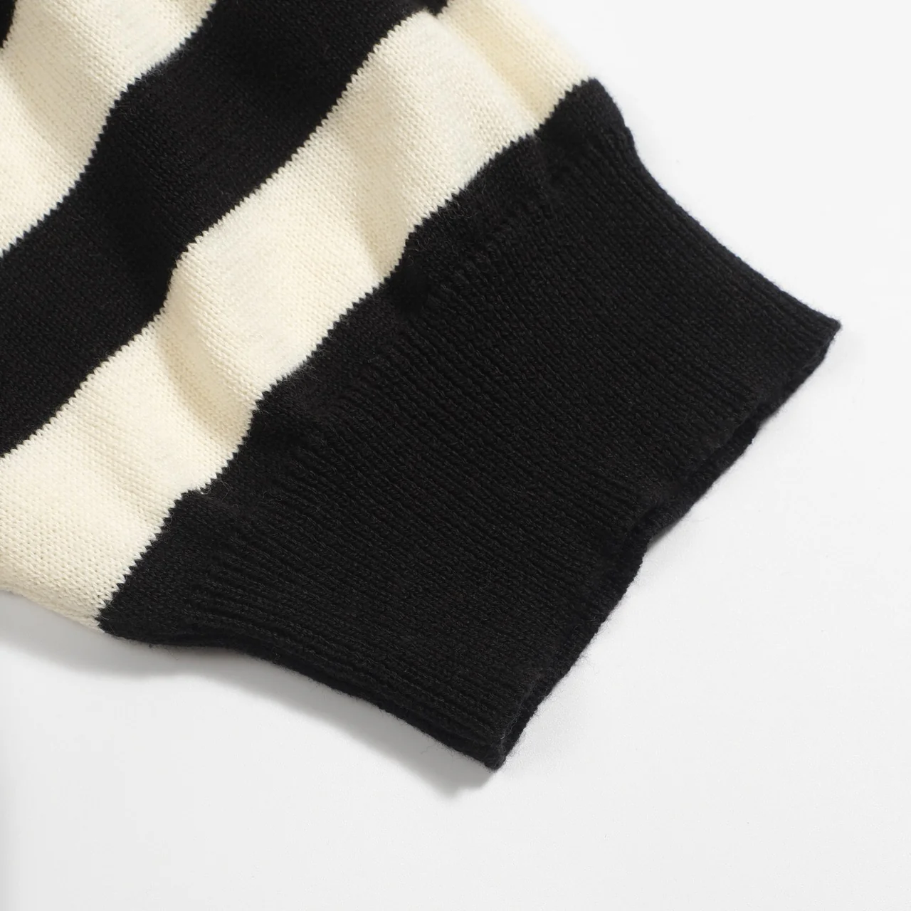 Women's black striped bubble sleeve knitted polo - Image 7
