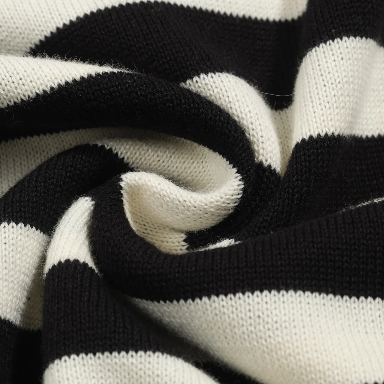 Women's black striped cat embroidered knitwear - Image 9
