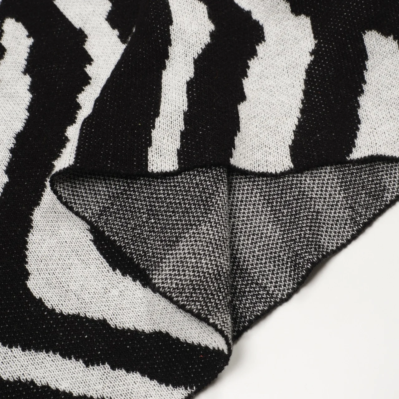 Women's black vintage striped small horse street fashion jacquard knit set - Image 9