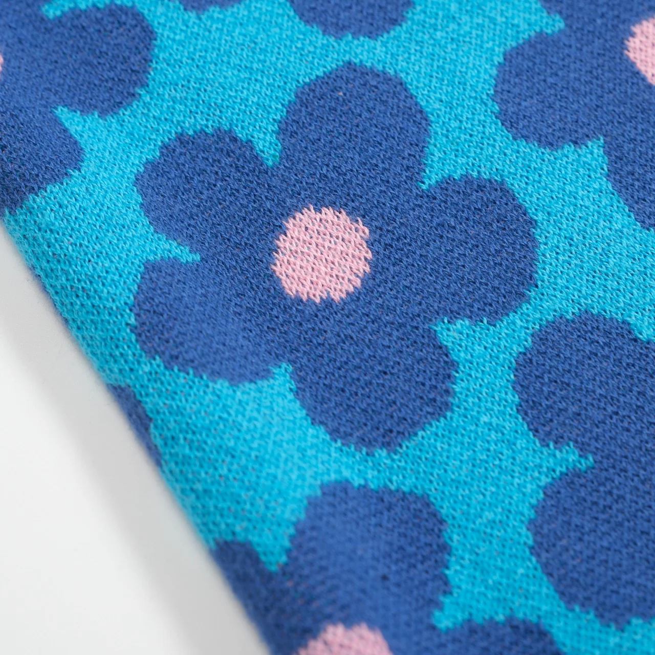 Women's Blue floral Jacquard vintage knitwear - Image 5