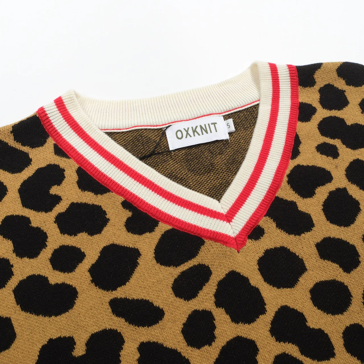 Women's brown leopard print jacquard V-neck knit T-shirt - Image 4