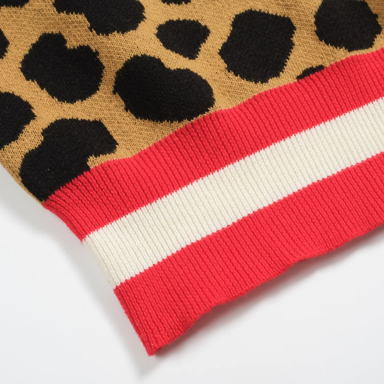 Women's brown leopard print jacquard V-neck knit T-shirt - Image 6