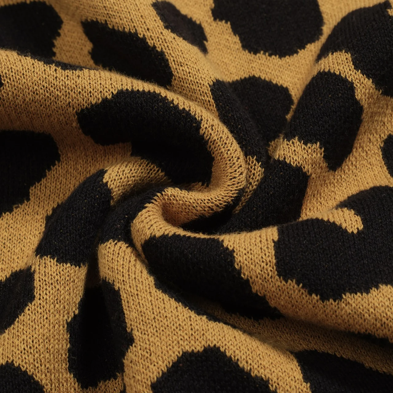 Women's brown leopard print jacquard V-neck knit T-shirt - Image 9