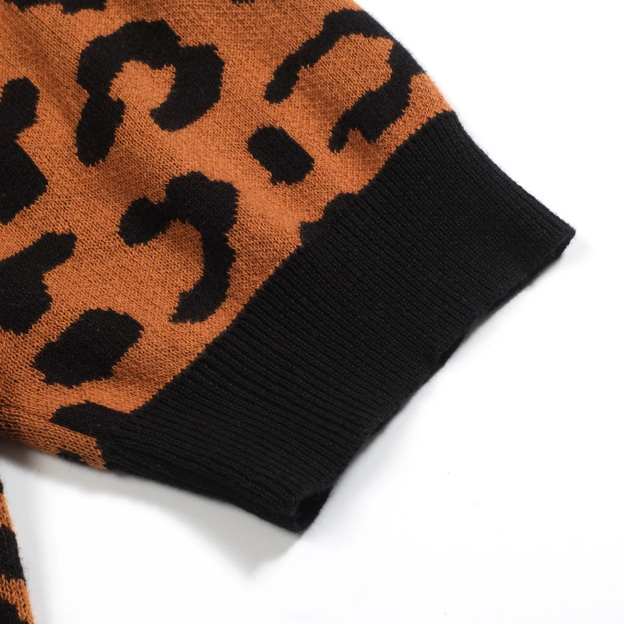 Women's brown leopard print puff sleeve polo - Image 6