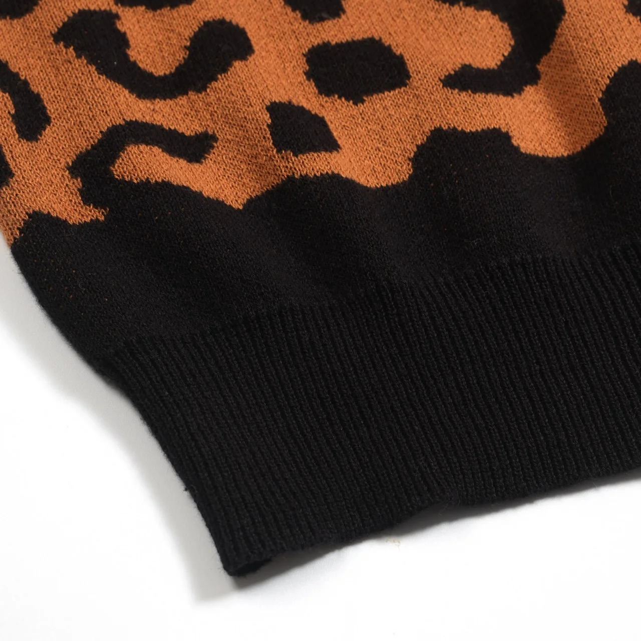 Women's brown leopard print puff sleeve polo - Image 7