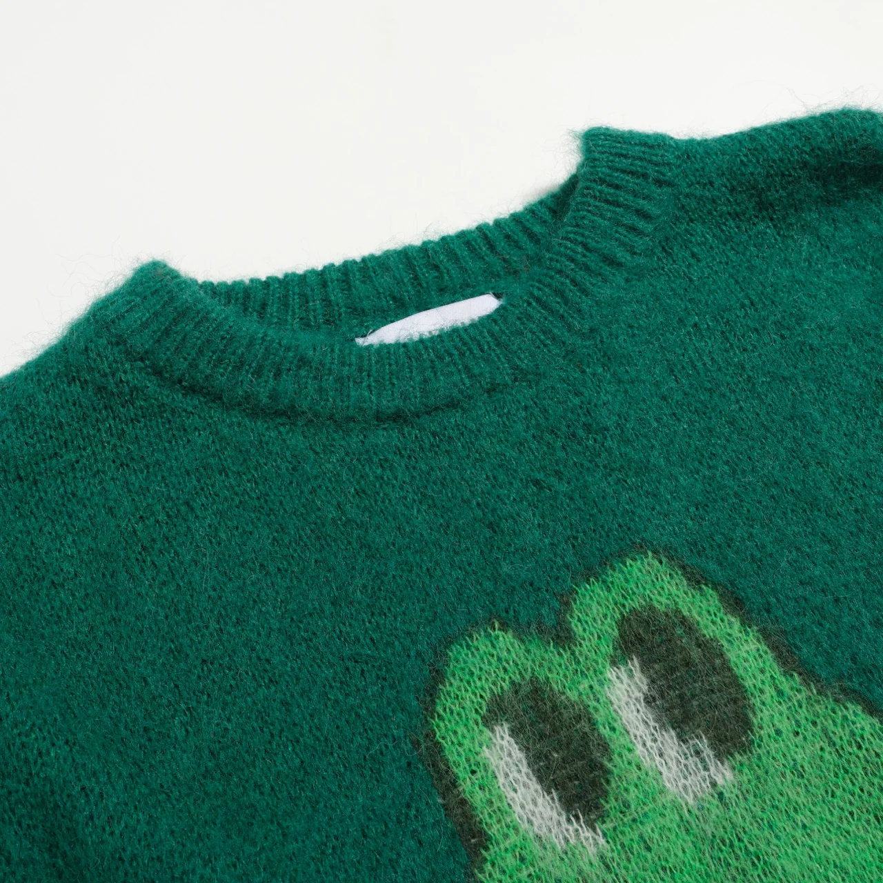 Women's green alligator jacquard plush knitwear - Image 4