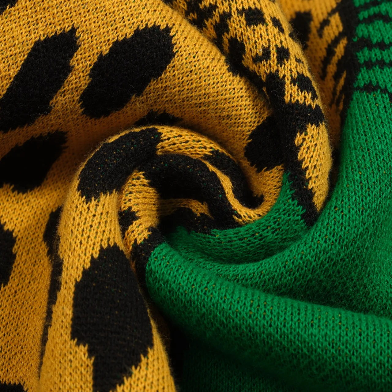 Women's green cheetah jacquard vintage knitwear - Image 10
