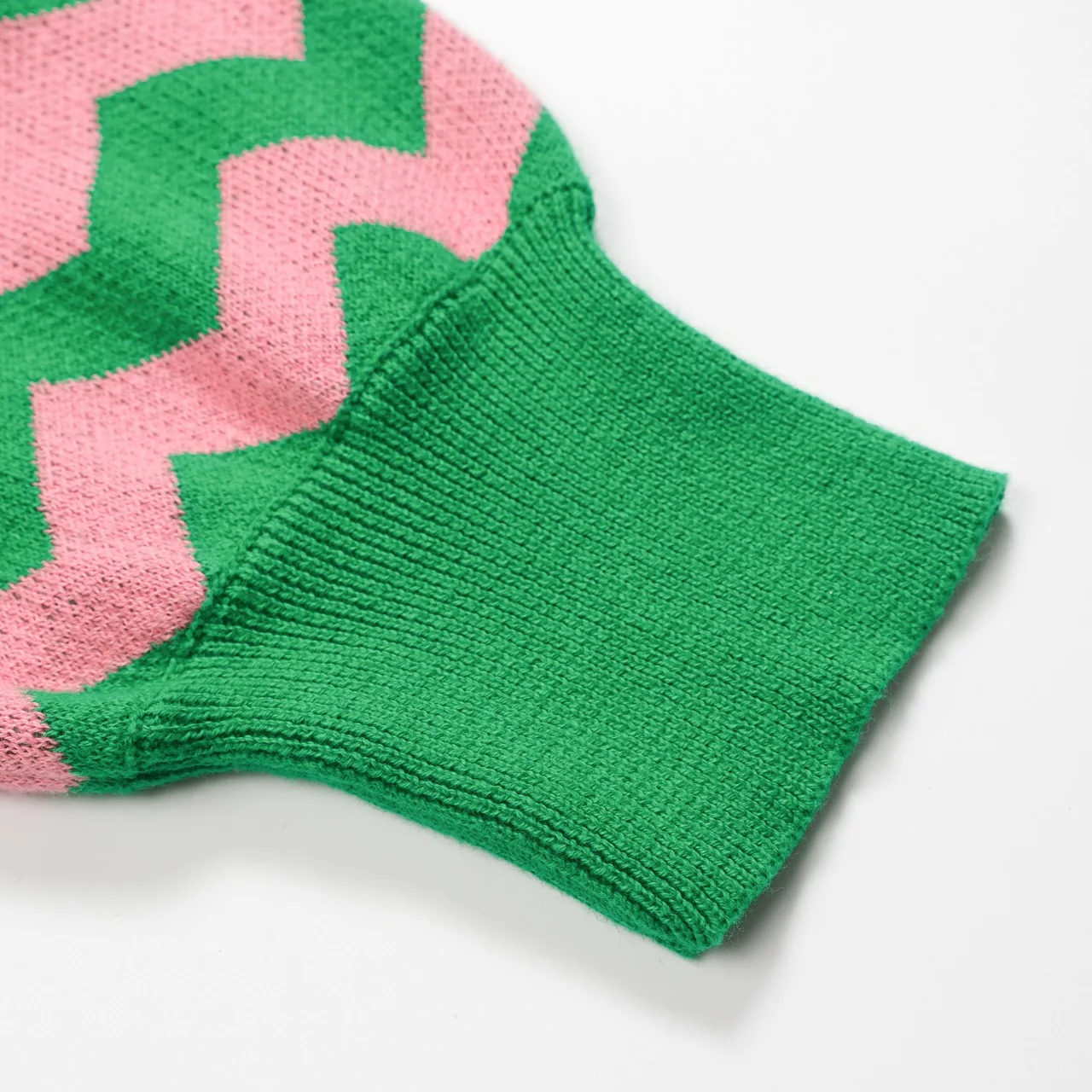 Women's green tooth stripe sleeve V-neck knitwear - Image 10