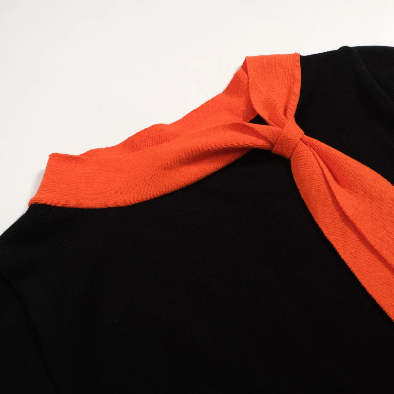 Women's lace-up Crewneck knit T-shirt with flower - Image 4