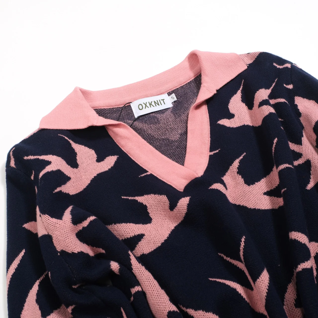 Women's navy blue swallow jacquard V-neck knitwear - Image 7