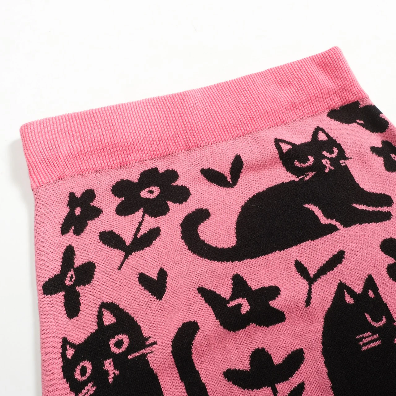 Women's pink retro cat-patterned knitted skirt - Image 4
