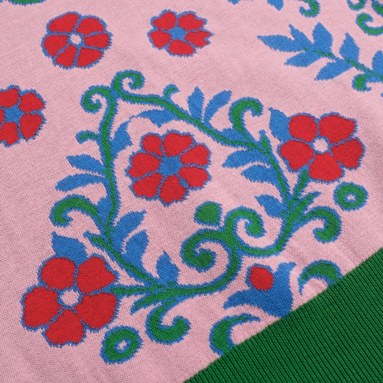 Women's pink vintage floral V-neck knit T-shirt - Image 2